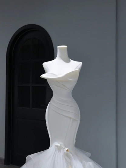 Elegante, stilvolle, lange Brautkleider im Boho-Stil: Meerjungfrauen-Kleider, trägerlos, im Bohemian-Stil mit taillierter, plissierter Passform AS396