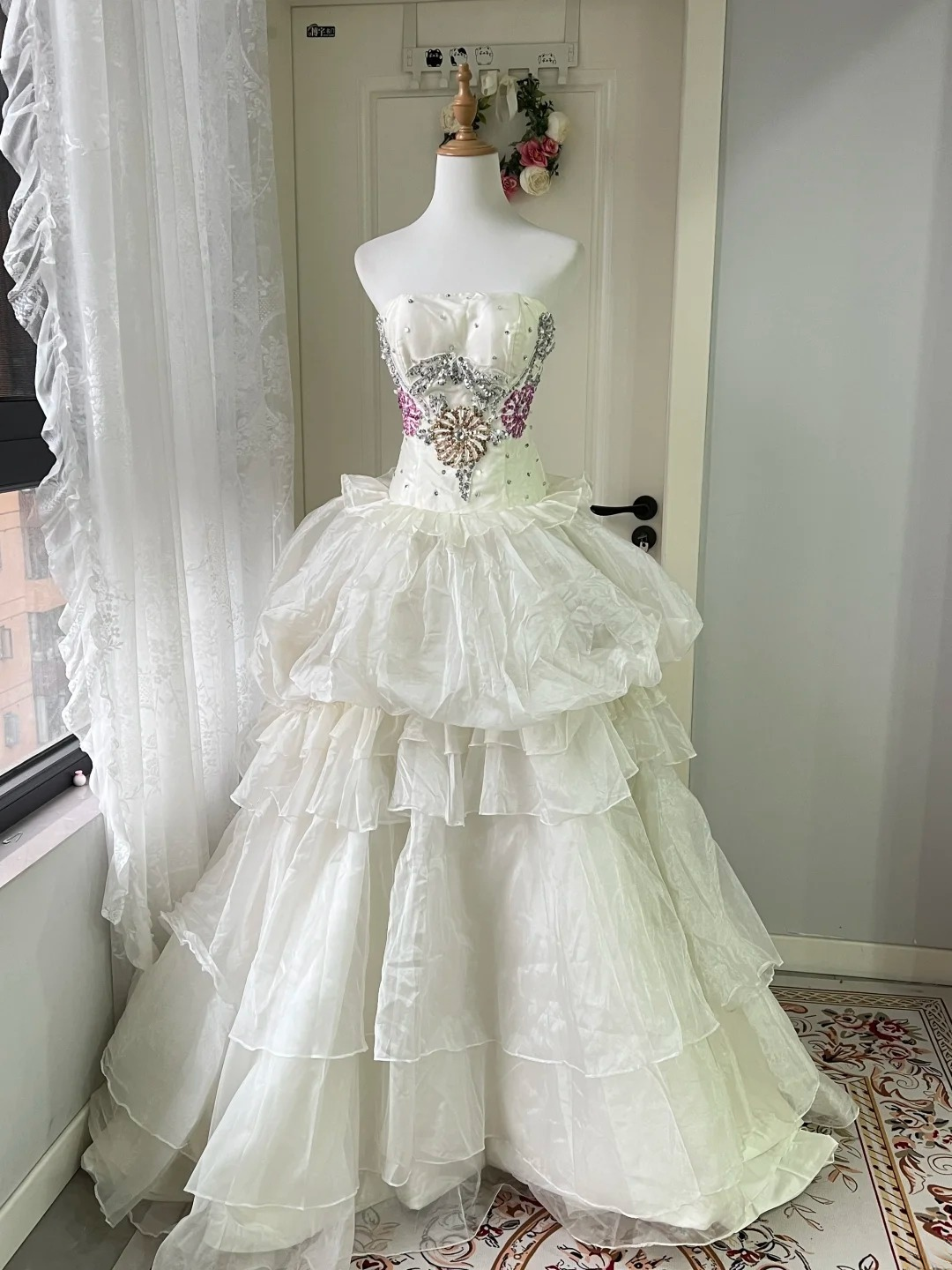 Quinceañera-Kleid zum 15. Geburtstag, trägerloses Ballkleid in Weiß mit Kristallen, langes Kleid zum 16. Geburtstag RC0719