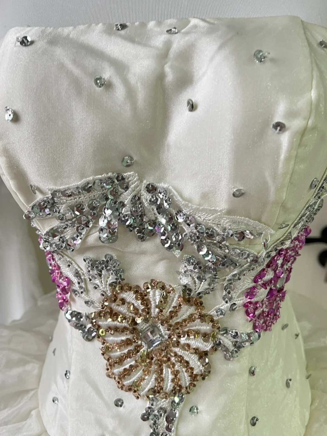 Quinceañera-Kleid zum 15. Geburtstag, trägerloses Ballkleid in Weiß mit Kristallen, langes Kleid zum 16. Geburtstag RC0719