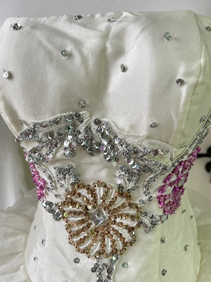 Quinceañera-Kleid zum 15. Geburtstag, trägerloses Ballkleid in Weiß mit Kristallen, langes Kleid zum 16. Geburtstag RC0719