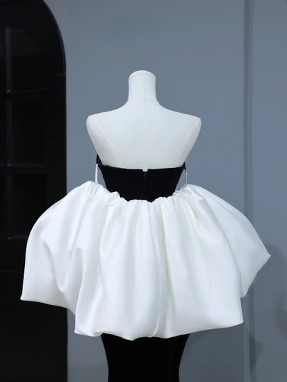 Elegantes, schlichtes Ballkleid im Meerjungfrauen-Stil mit Herzausschnitt aus schwarzem Samt – Inspiration und Stil mit Cape – Langes, formelles Partykleid AS398