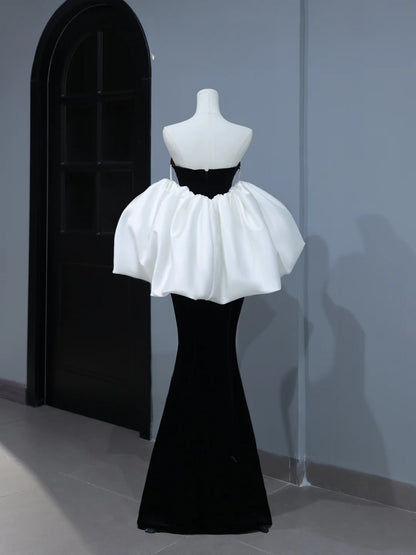 Elegantes, schlichtes Ballkleid im Meerjungfrauen-Stil mit Herzausschnitt aus schwarzem Samt – Inspiration und Stil mit Cape – Langes, formelles Partykleid AS398