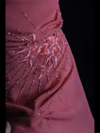 Vintage A-Linien-Abendkleid im 80er-Jahre-Stil mit Spaghettiträgern, rosa Perlen und Perlenbesatz – Inspiration für Geburtstagsoutfits und festliche Abendkleider AS399