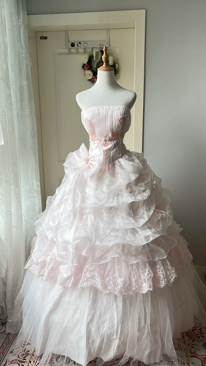 Quinceanera-Kleid für den 15. Geburtstag, Ballkleid, trägerlos, hellrosa mit Applikationen, gestuftes langes Kleid zum 16. Geburtstag RC0723