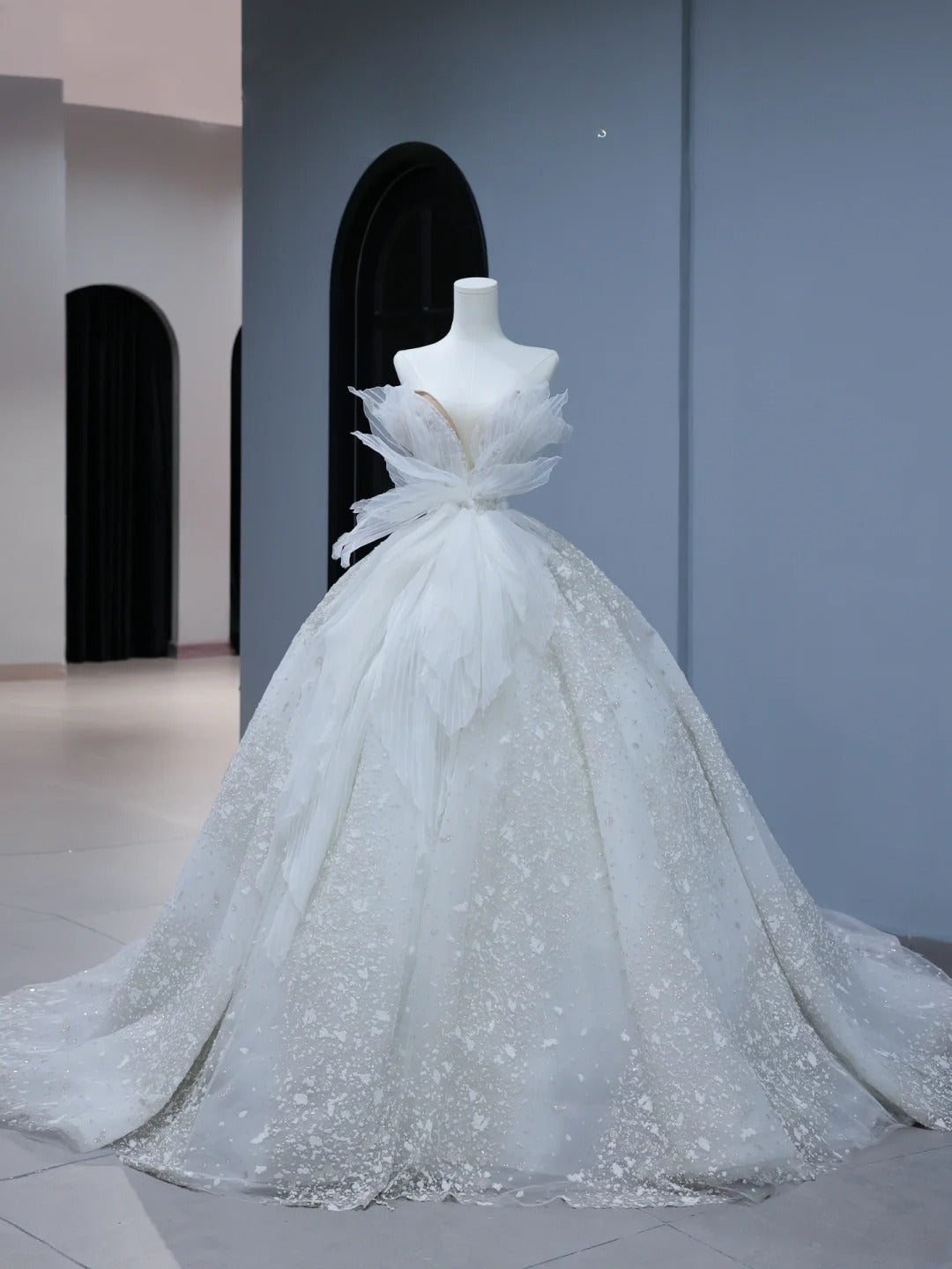 Robe de mariée longue de princesse, style bustier cœur, avec traîne plissée et froncée, blanche, AS401