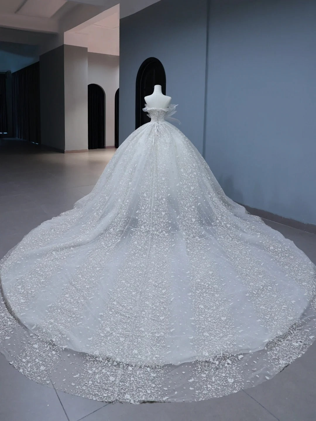 Robe de mariée longue de princesse, style bustier cœur, avec traîne plissée et froncée, blanche, AS401