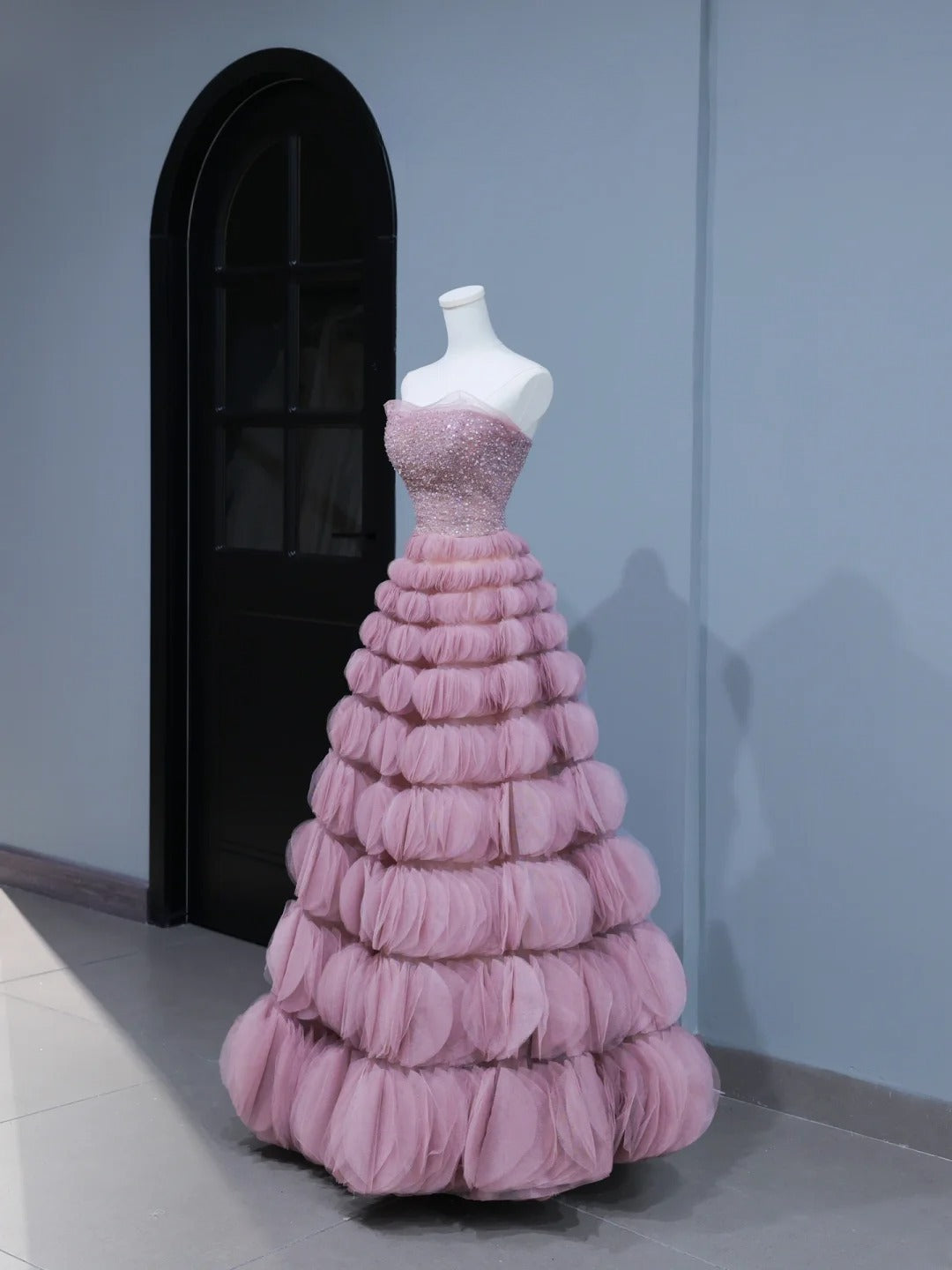 Niedliche Ballkleider, ästhetisches, trägerloses, langes, pinkes Abendkleid, inspirierender Stil, beeindruckendes, figurbetontes, langes Partykleid mit Korsett AS402