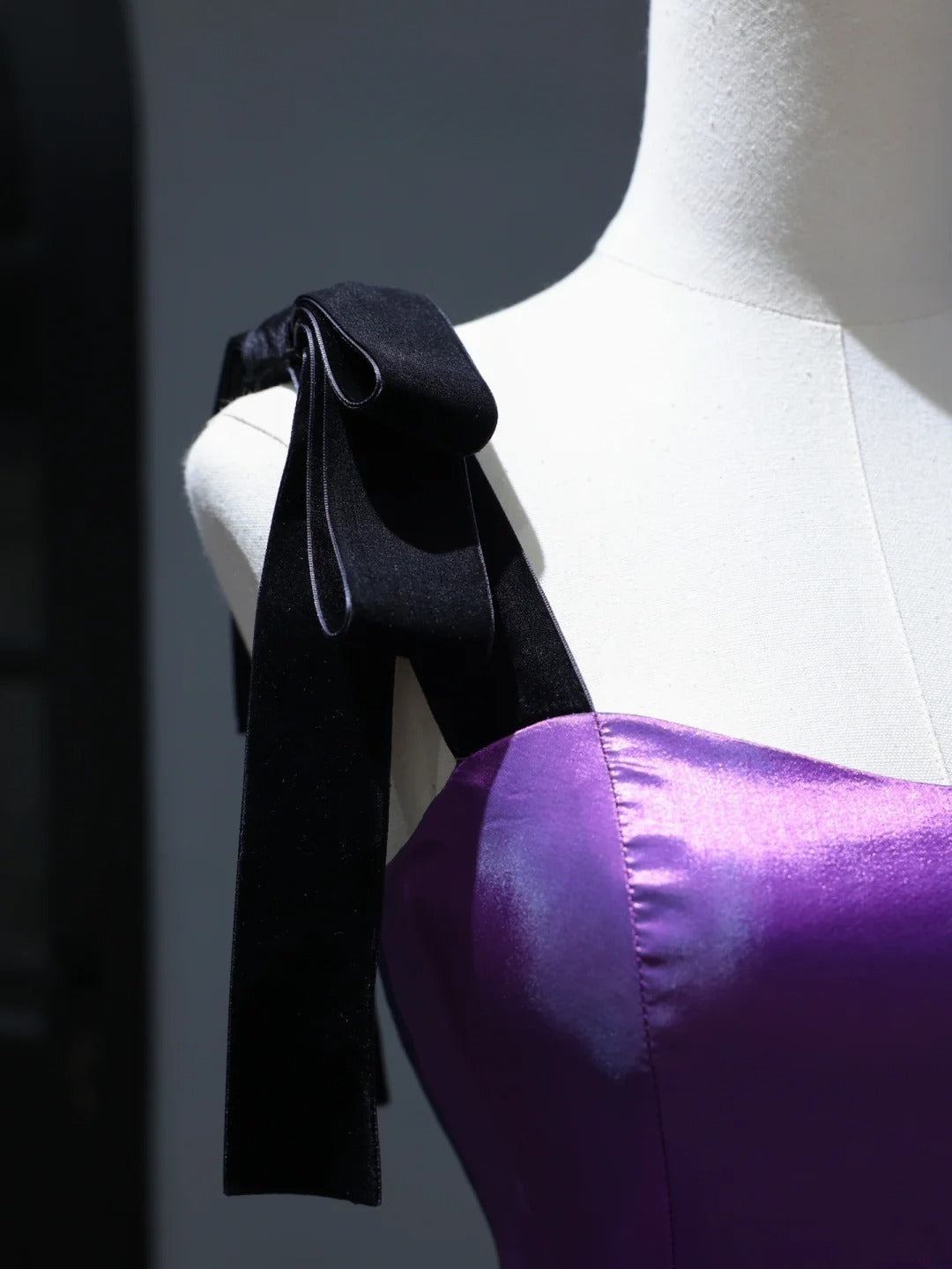 Robe de bal violette en satin, neuve, à volants, pour quinceañera, style simple et sexy, idéale pour un anniversaire de 16 ans (AS404)
