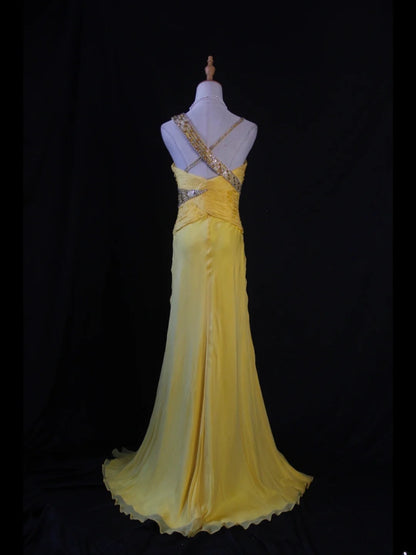 Retro-Meerjungfrauenkleid im Stil der 1950er Jahre: Gelbes Chiffonkleid mit asymmetrischen Trägern, Perlen und Rüschen – Inspiration für den 21. Geburtstag – Abendkleid AS405