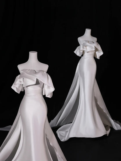 Schlichtes, langes Brautkleid im Meerjungfrauen-Stil, trägerlos, aus seidigem Satin, mit plissiertem Oberteil und Schleppe, figurbetontes Brautkleid AS409