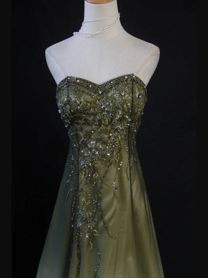 Vintage A-Linien-Kleid aus grünem Chiffon im Stil der 1950er Jahre mit herzförmigem Ausschnitt und Perlenbesatz am Oberteil – langes Ballkleid, Inspiration für Geburtstagsoutfits, Partykleid AS409