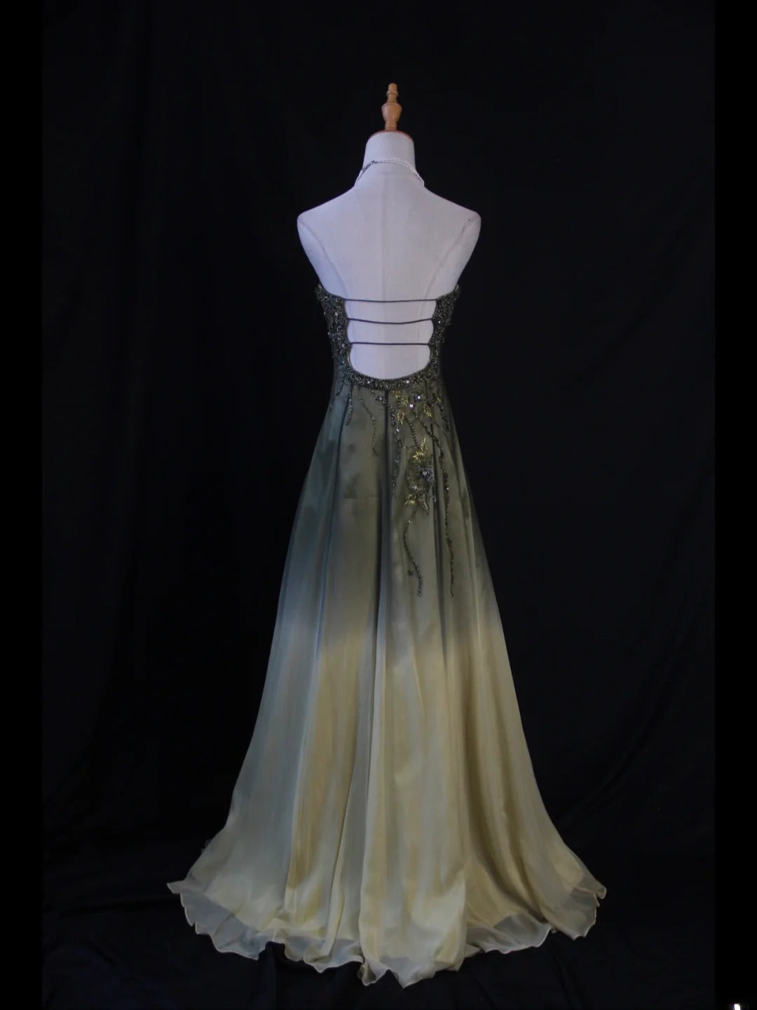 Vintage A-Linien-Kleid aus grünem Chiffon im Stil der 1950er Jahre mit herzförmigem Ausschnitt und Perlenbesatz am Oberteil – langes Ballkleid, Inspiration für Geburtstagsoutfits, Partykleid AS409
