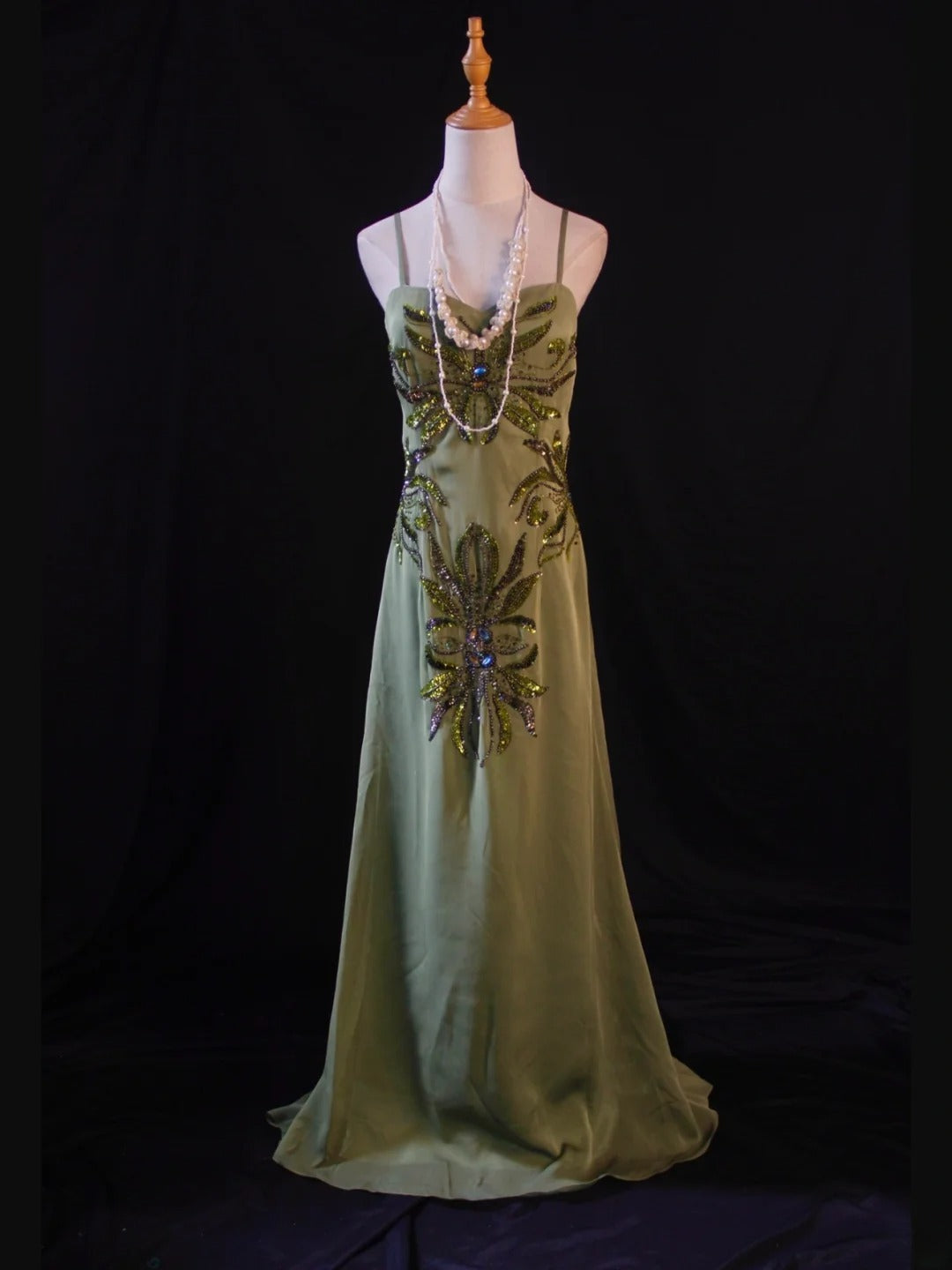 Retro-Abendkleid im Stil der 1950er Jahre: A-Linie, Spaghettiträger, olivgrüner Chiffon mit Perlen, langes Kleid – Inspiration für das Outfit zum 21. Geburtstag (AS412)