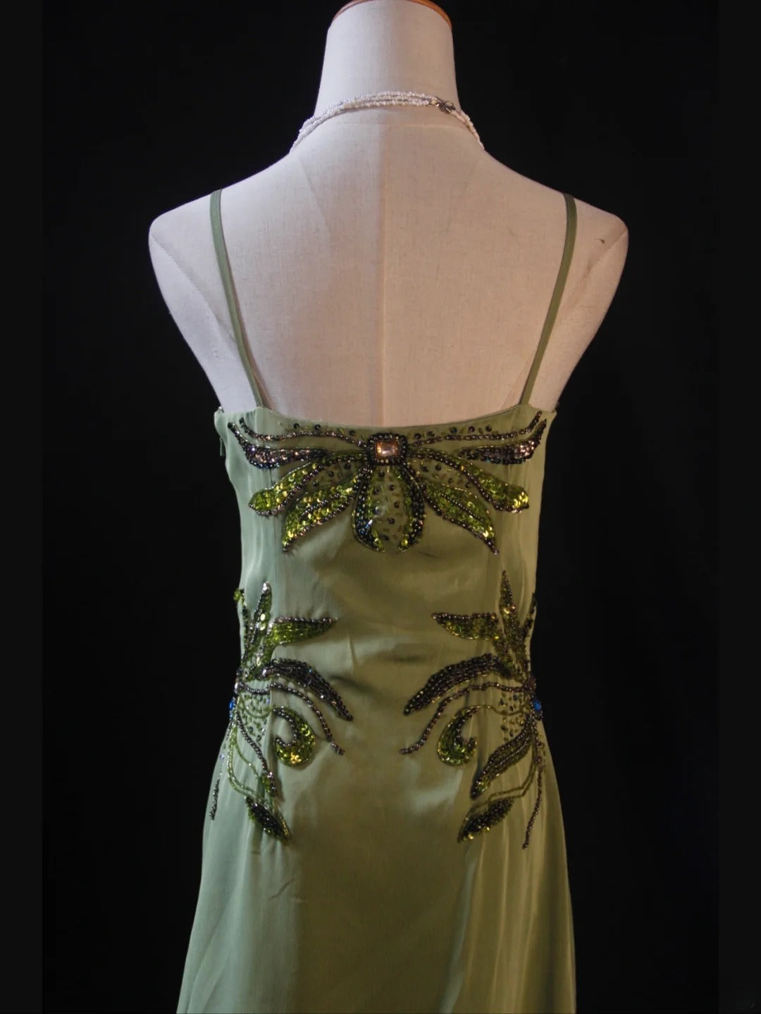 Retro-Abendkleid im Stil der 1950er Jahre: A-Linie, Spaghettiträger, olivgrüner Chiffon mit Perlen, langes Kleid – Inspiration für das Outfit zum 21. Geburtstag (AS412)