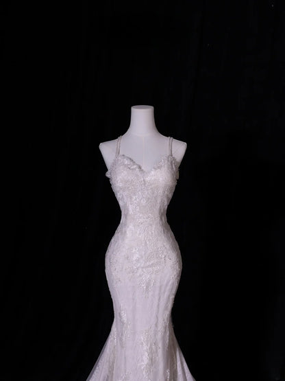 Robe de mariée sirène classique en tulle et dentelle, bretelles spaghetti, coupe ajustée, disponible en tailles petites et grandes (AS412)