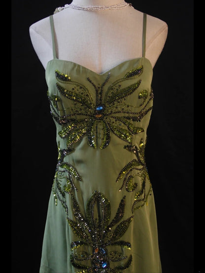 Retro-Abendkleid im Stil der 1950er Jahre: A-Linie, Spaghettiträger, olivgrüner Chiffon mit Perlen, langes Kleid – Inspiration für das Outfit zum 21. Geburtstag (AS412)