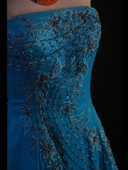 Vintage A-Linien-Kleid aus blauem Chiffon im Stil der 1950er Jahre, trägerlos, mit Perlenbesatz am Oberteil, langes Ballkleid, Inspiration für Geburtstagsoutfits, Partykleid AS413