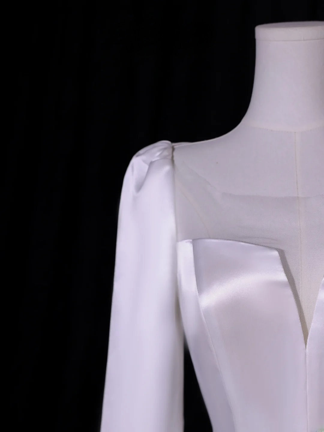 Robe de mariée longue et simple, coupe trapèze, col carré, manches longues, style satin soyeux, blanche, cintrée, AS413