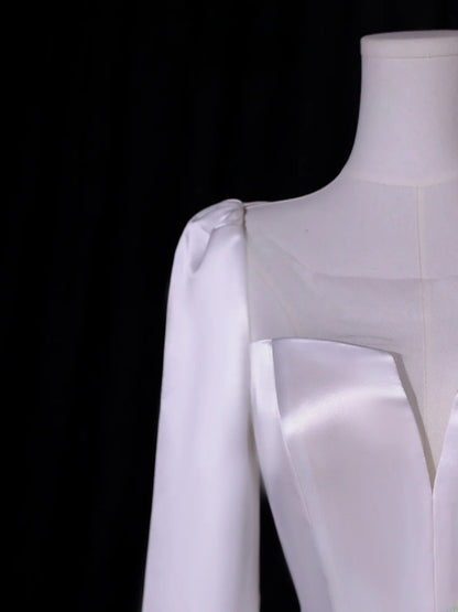 Robe de mariée longue et simple, coupe trapèze, col carré, manches longues, style satin soyeux, blanche, cintrée, AS413
