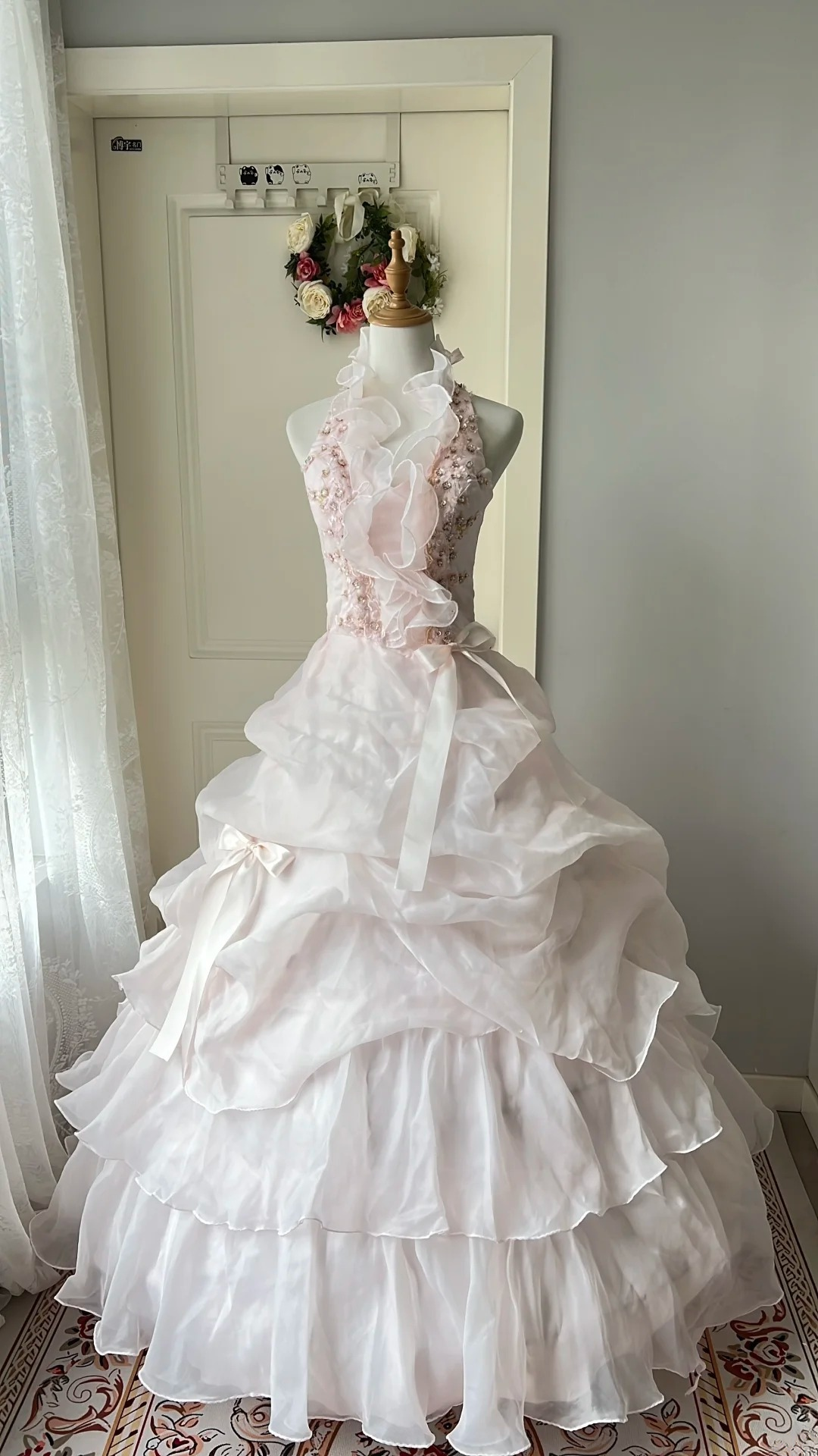 Quinceanera-Kleid für den 15. Geburtstag, Ballkleid mit Neckholder in Hellrosa, mehrlagig, langes Outfit für den 16. Geburtstag, RC0734