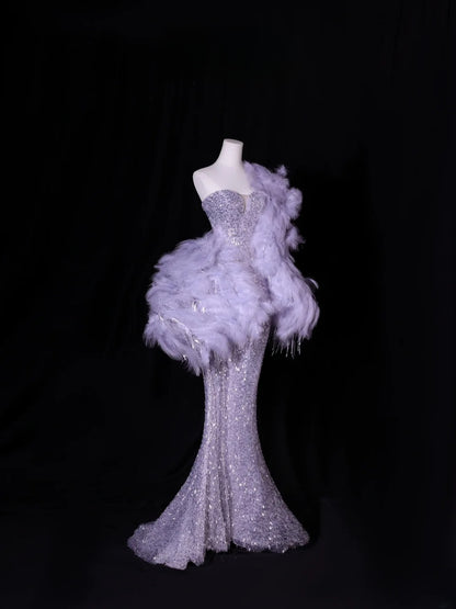 Elegantes, schlichtes Ballkleid im Meerjungfrauen-Stil mit Herzausschnitt, silber-grau mit Pailletten – Inspiration für einen stilvollen Auftritt. Langes, formelles Abendkleid AS414