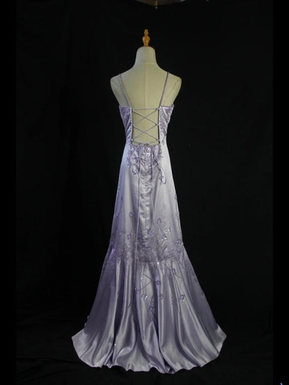 Retro-Meerjungfrauenkleid im Stil der 1950er Jahre: Langes Ballkleid aus lila Satin mit Spaghettiträgern und Perlen – Inspiration für den 21. Geburtstag (AS414)