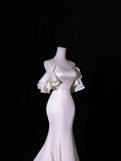 Robe de mariée longue et simple, coupe sirène, épaules dénudées, manches courtes, style satin soyeux, blanche, cintrée, AS417