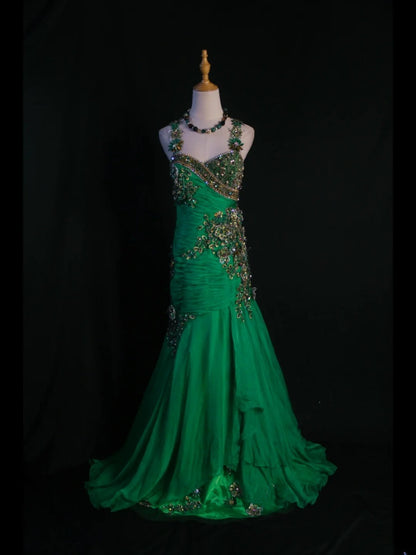 Vintage Meerjungfrauen-Kleid aus grünem Chiffon im Stil der 1950er Jahre mit plissiertem, gerüschtem und perlenbesetztem Oberteil – langes Ballkleid, Inspiration für Geburtstagsoutfits, formelles Abendkleid AS417