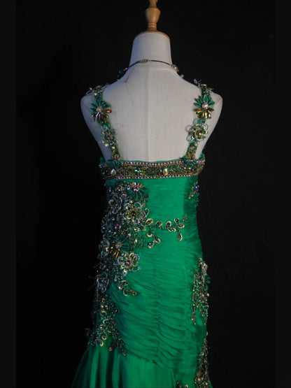 Vintage Meerjungfrauen-Kleid aus grünem Chiffon im Stil der 1950er Jahre mit plissiertem, gerüschtem und perlenbesetztem Oberteil – langes Ballkleid, Inspiration für Geburtstagsoutfits, formelles Abendkleid AS417