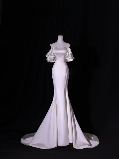Robe de mariée longue et simple, coupe sirène, épaules dénudées, manches courtes, style satin soyeux, blanche, cintrée, AS417