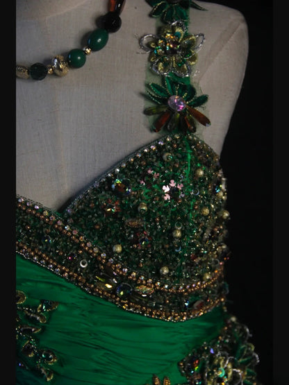 Vintage Meerjungfrauen-Kleid aus grünem Chiffon im Stil der 1950er Jahre mit plissiertem, gerüschtem und perlenbesetztem Oberteil – langes Ballkleid, Inspiration für Geburtstagsoutfits, formelles Abendkleid AS417