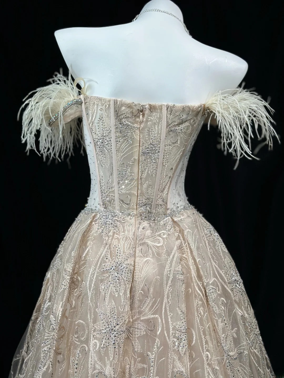 Charming Prom Dresses Ball Gown Off The Shoulder White Tulle With Feather Night Evening Formal Outfits RB6234