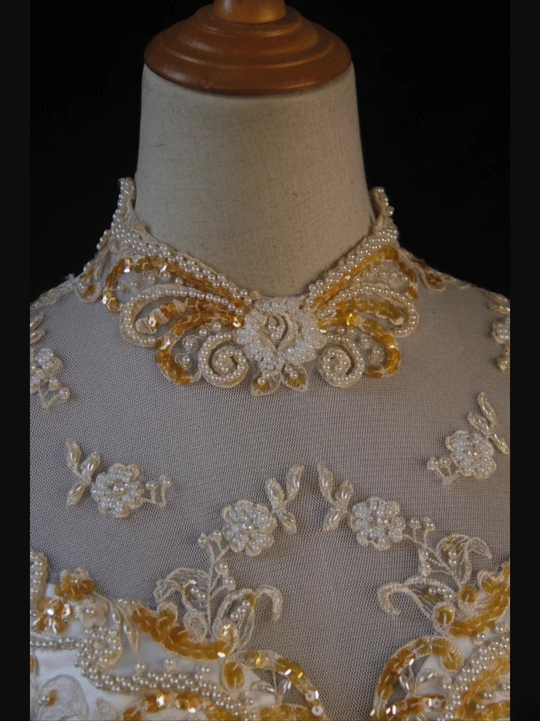 Robe de mariée élégante vintage en satin à col montant et manches, avec traîne, pour femme (AS422)
