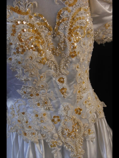 Robe de mariée élégante vintage en satin à col montant et manches, avec traîne, pour femme (AS422)