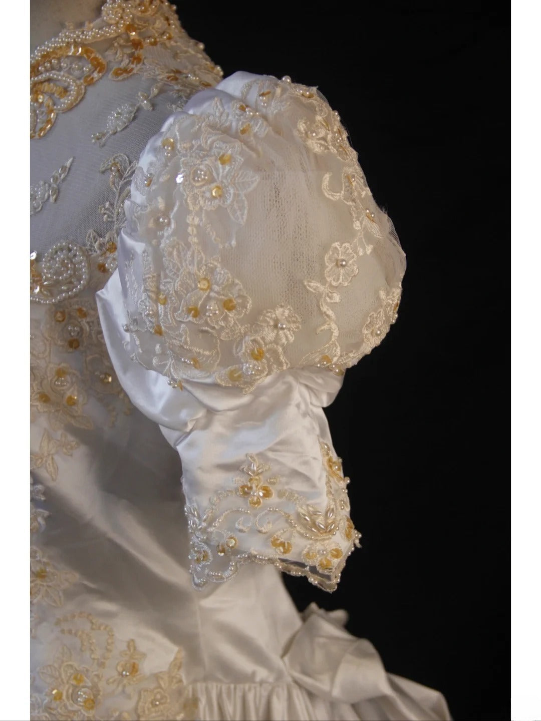 Robe de mariée élégante vintage en satin à col montant et manches, avec traîne, pour femme (AS422)