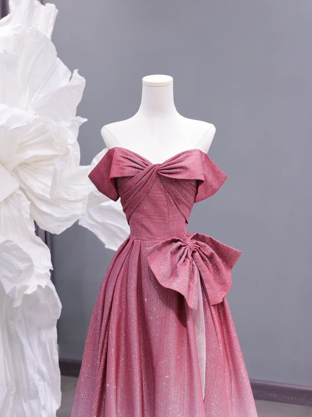 Elegantes, schulterfreies, langes Paillettenkleid in A-Linie, rosa-weißem Ombré-Stil, perfekt für Abschlussball, festliche Abendveranstaltungen und Dinnerpartys (Modell AS424).