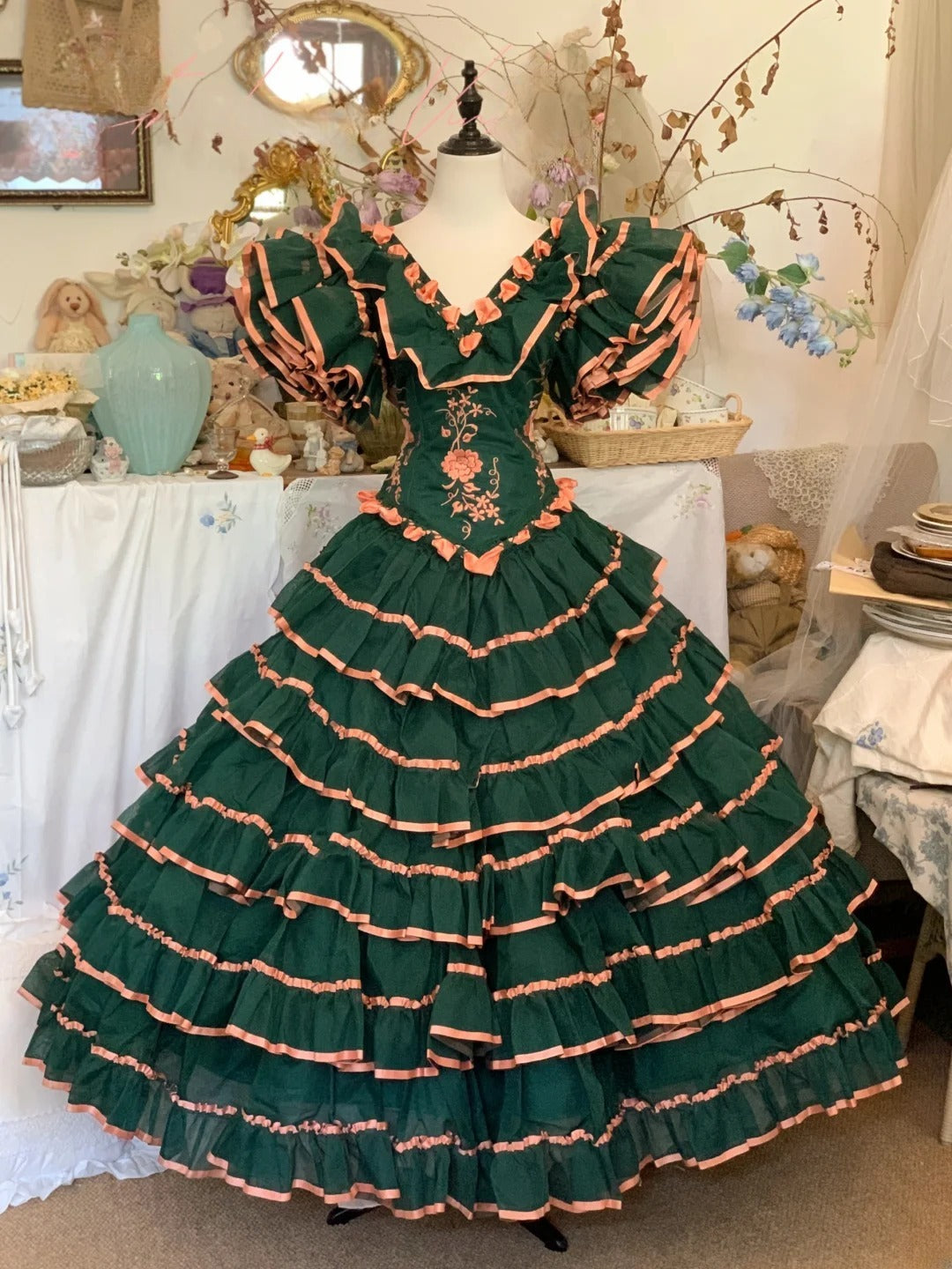 Prom Dress Elegant Ball Gown Green V Neck With Tiered Layers Satin Formal Evening Gown for Graduation Party RB9429