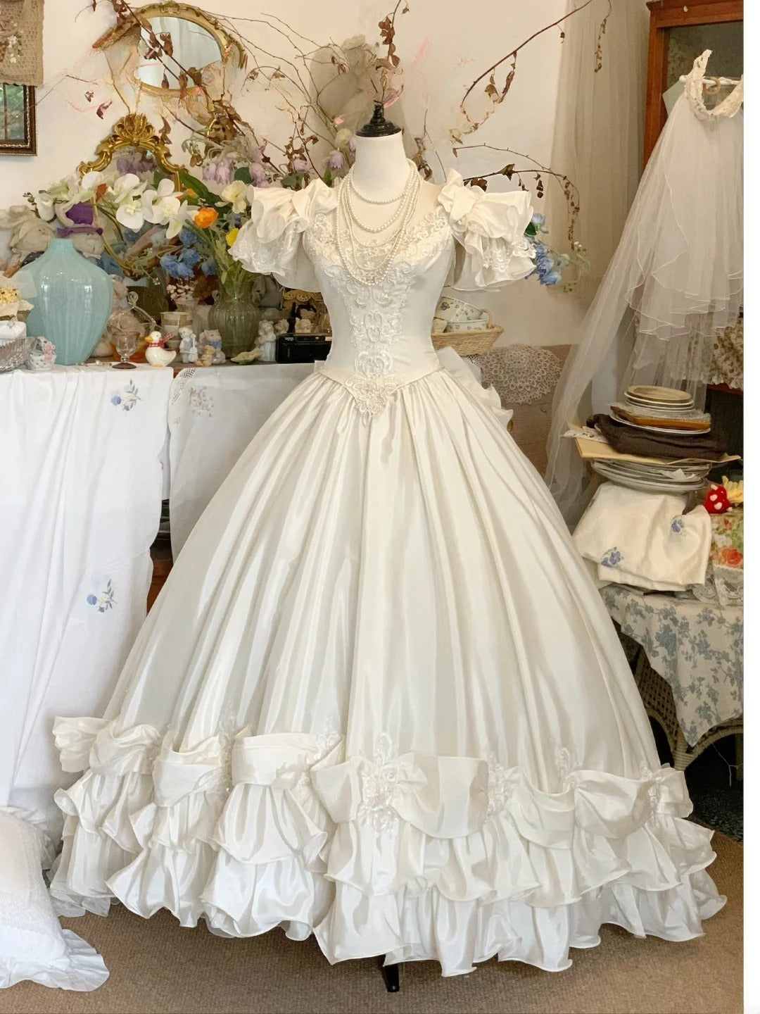 Elegant Wedding Dress Classic White Ball Gown V Neck With Sleeves Pearls Bridal Gown for Big Day RB9431