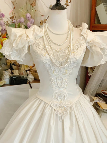 Elegant Wedding Dress Classic White Ball Gown V Neck With Sleeves Pearls Bridal Gown for Big Day RB9431