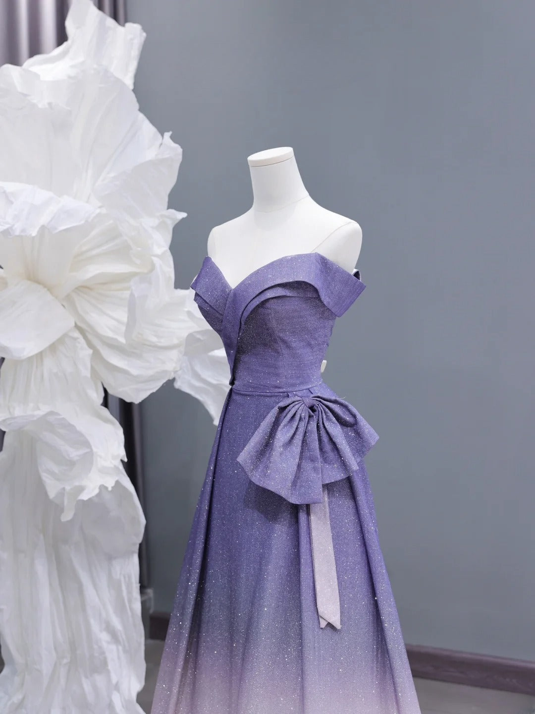 Elegantes, schulterfreies, langes Paillettenkleid in Fliederrosa mit Ombré-Effekt für Abschlussball, festliche Abendgarderobe und Dinnerpartys AS428