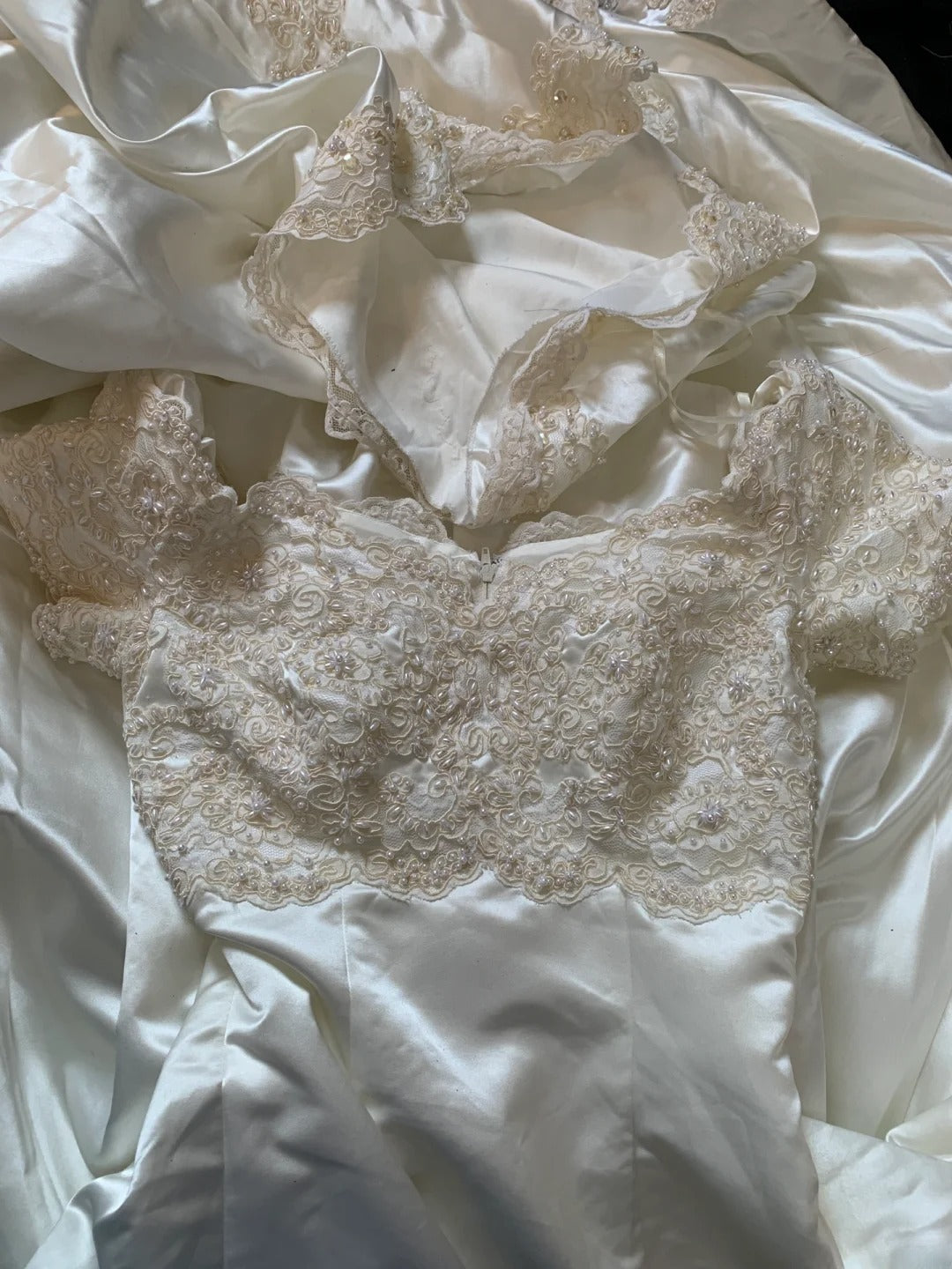 Retro-Brautkleider im Stil der 1950er Jahre: Ballkleid mit V-Ausschnitt, kurzen Perlenärmeln und Spitze, auch in kleinen/großen Größen erhältlich, für Sommerhochzeiten (Modell AS433).