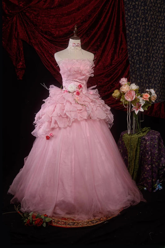 Wunderschönes trägerloses Tüll-Ballkleid in Pink für Quinceañera, mit Stufenrock für Sweet 15 Feier, Geburtstag und festliche Anlässe RB8616