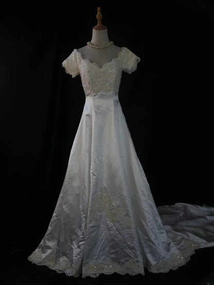 Retro-Brautkleider im Stil der 1950er Jahre: Ballkleid mit V-Ausschnitt, kurzen Perlenärmeln und Spitze, auch in kleinen/großen Größen erhältlich, für Sommerhochzeiten (Modell AS433).
