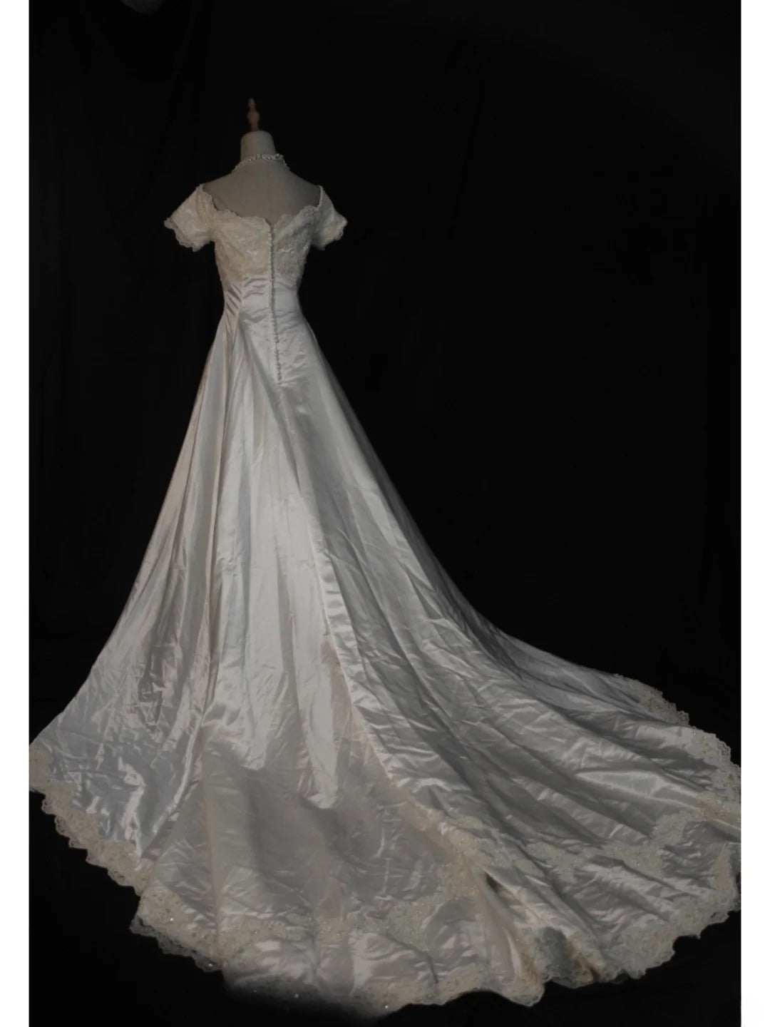 Retro-Brautkleider im Stil der 1950er Jahre: Ballkleid mit V-Ausschnitt, kurzen Perlenärmeln und Spitze, auch in kleinen/großen Größen erhältlich, für Sommerhochzeiten (Modell AS433).