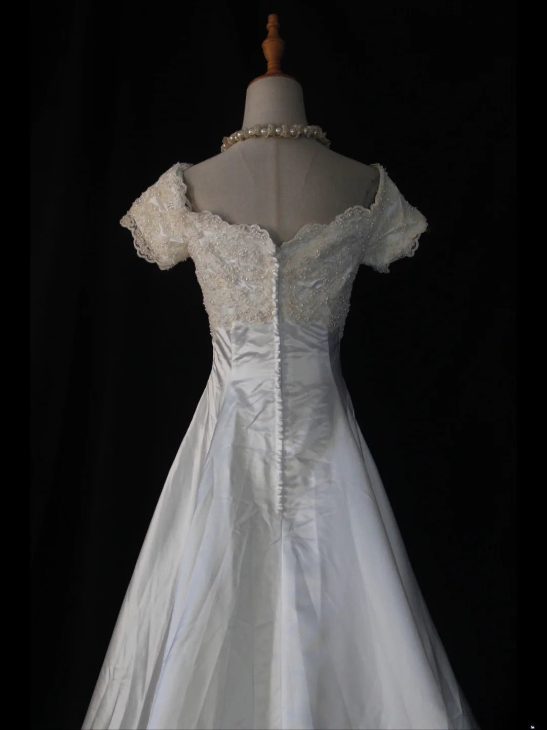 Retro-Brautkleider im Stil der 1950er Jahre: Ballkleid mit V-Ausschnitt, kurzen Perlenärmeln und Spitze, auch in kleinen/großen Größen erhältlich, für Sommerhochzeiten (Modell AS433).