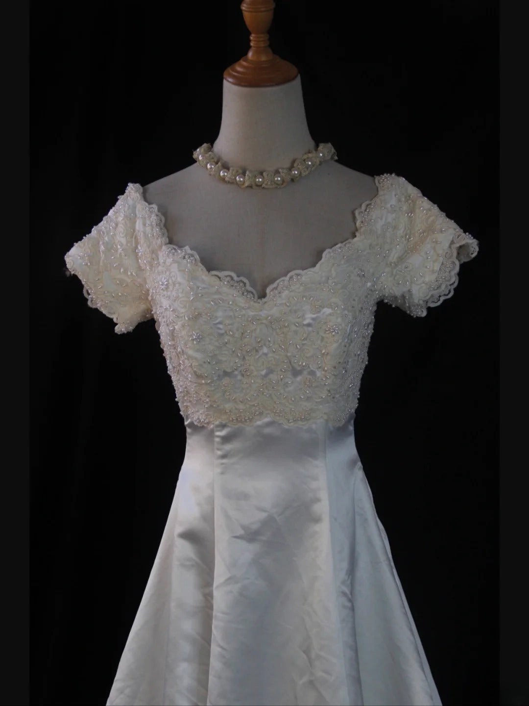 Retro-Brautkleider im Stil der 1950er Jahre: Ballkleid mit V-Ausschnitt, kurzen Perlenärmeln und Spitze, auch in kleinen/großen Größen erhältlich, für Sommerhochzeiten (Modell AS433).