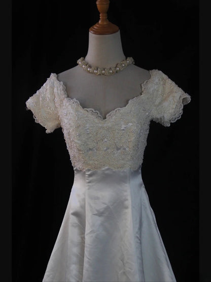 Retro-Brautkleider im Stil der 1950er Jahre: Ballkleid mit V-Ausschnitt, kurzen Perlenärmeln und Spitze, auch in kleinen/großen Größen erhältlich, für Sommerhochzeiten (Modell AS433).