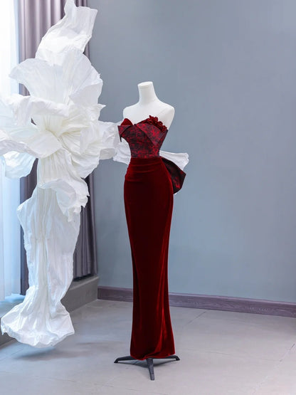 Elegantes, burgunderrotes Samt-Abendkleid mit herzförmigem Ausschnitt – perfekt für festliche Anlässe und Dinnerpartys (Modell AS433)