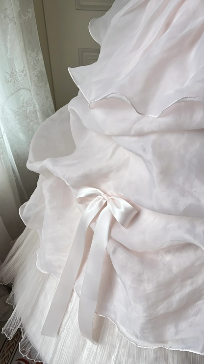 Elegantes Ballkleid für den Abschlussball, einseitige Schulterpartie, Hellrosa mit gestuften Lagen, langes Outfit für Abschlussfeiern RC0756