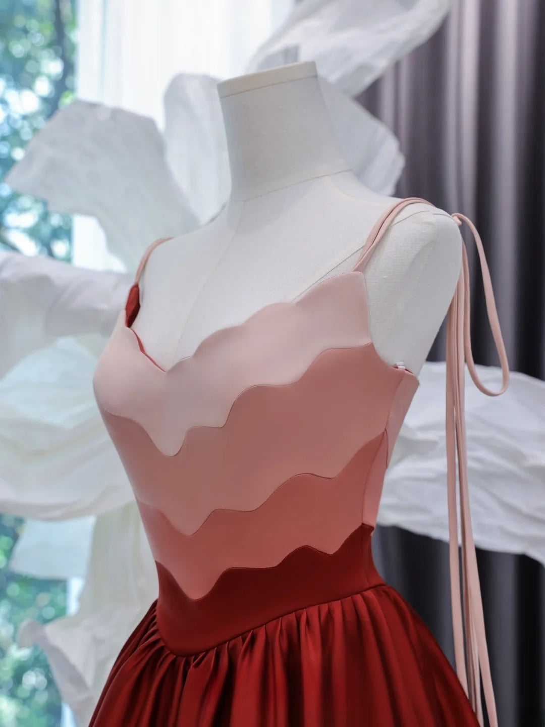 Elegantes, schlichtes A-Linien-Abendkleid mit Spaghettiträgern in Burgunderrot – ein beeindruckendes, langes Abendkleid aus Satin für Teenager und Gymnasien (AS438).
